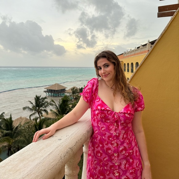 Meet your posher Colette! - Picture 2 of 4